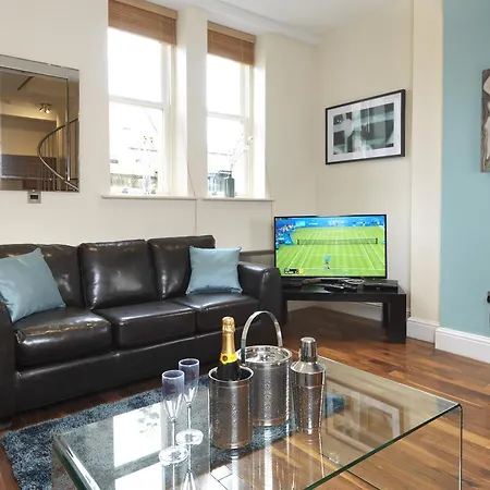 Apartment Garden View, 6 Rodley Hall, Leeds Leeds (West Yorkshire)