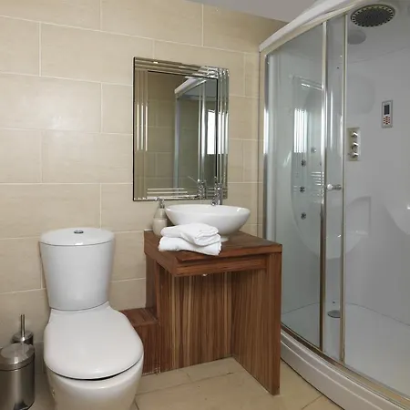 Apartment Garden View, 6 Rodley Hall, Leeds Leeds (West Yorkshire)