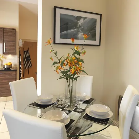 Apartment Garden View, 6 Rodley Hall, Leeds Leeds (West Yorkshire)